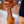 Pilon en bois Pickle Packer dans un pot de kimchi